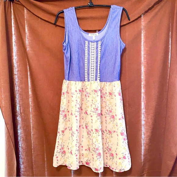 Sleeveless Blue with Cream & Floral Pattern Dress size Medium - Picture 1 of 8
